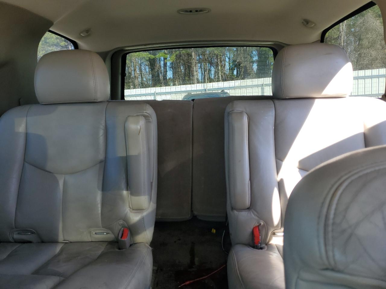 2004 Chevrolet Tahoe - Image 10