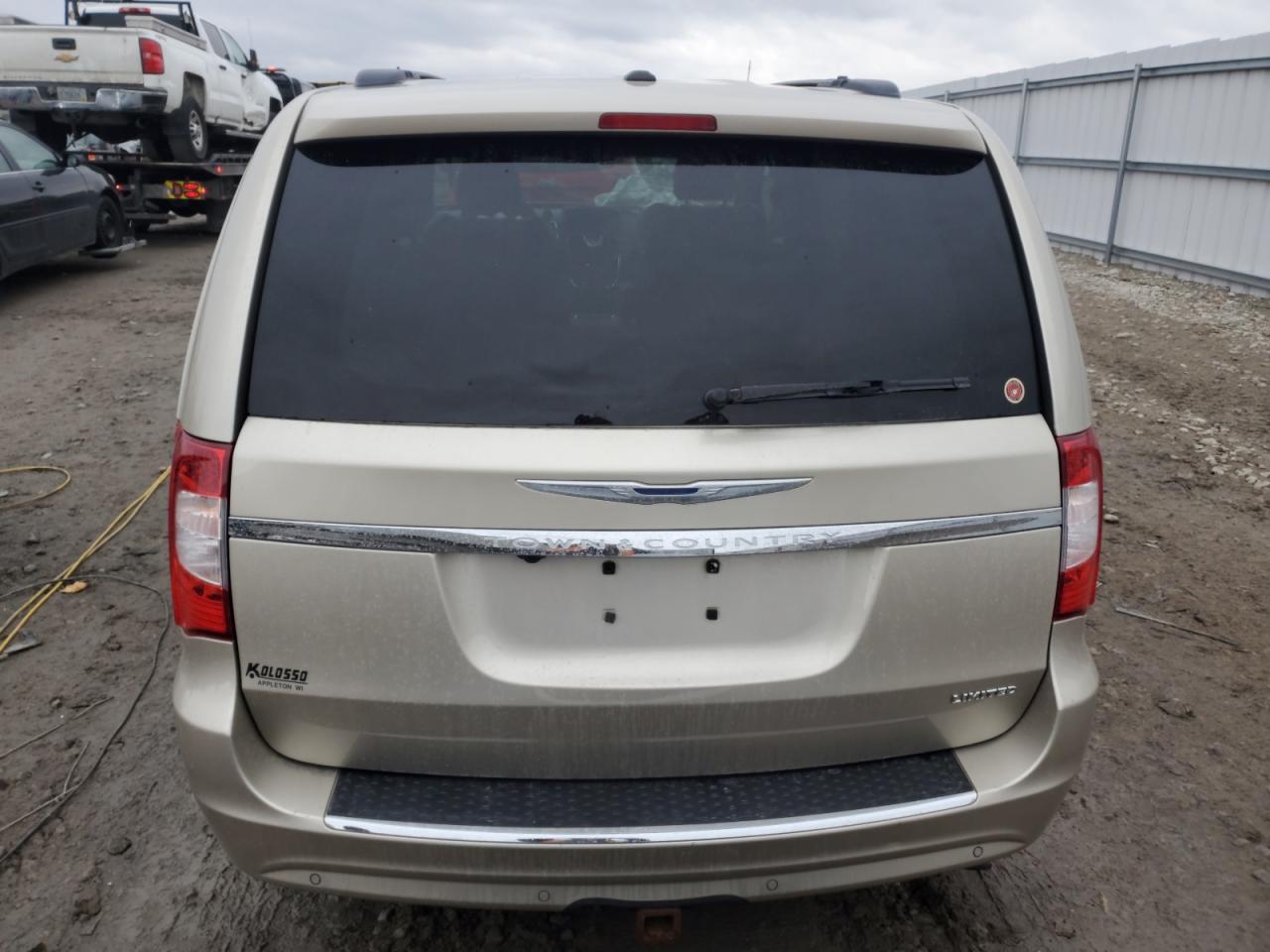 2016 Chrysler Town & Country - Image 6