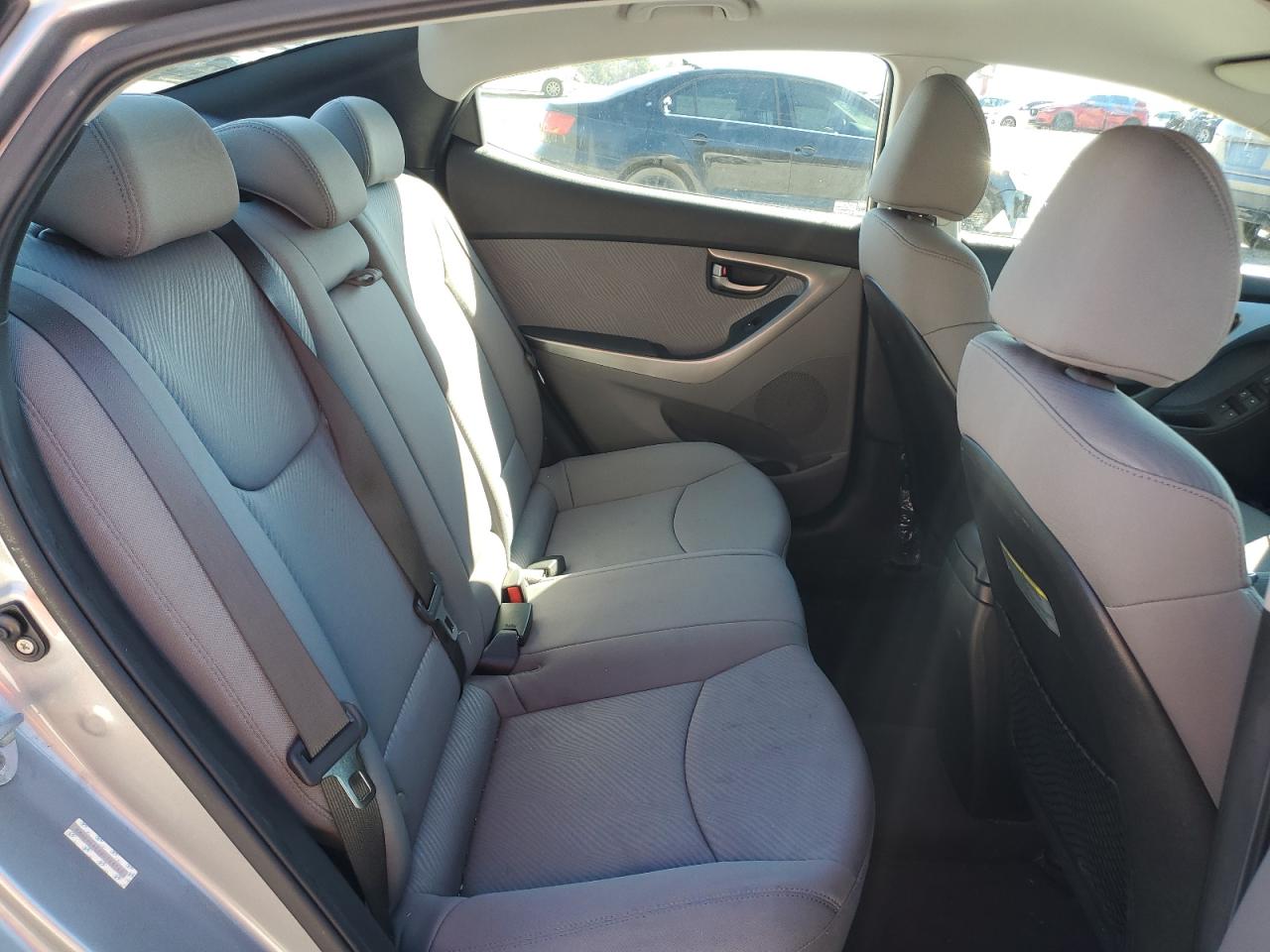 2011 Hyundai Elantra - Image 10