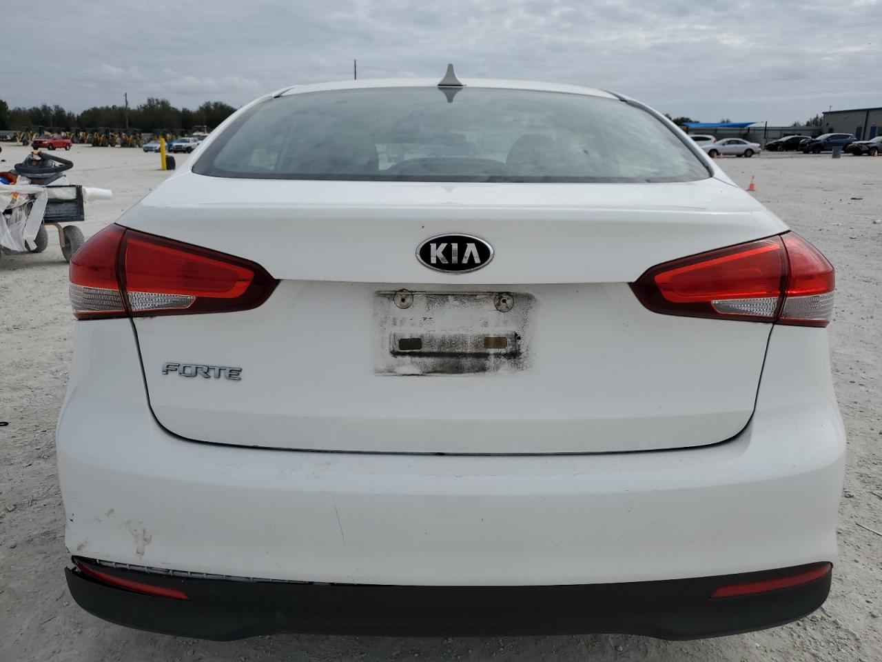 2017 Kia Forte - Image 6
