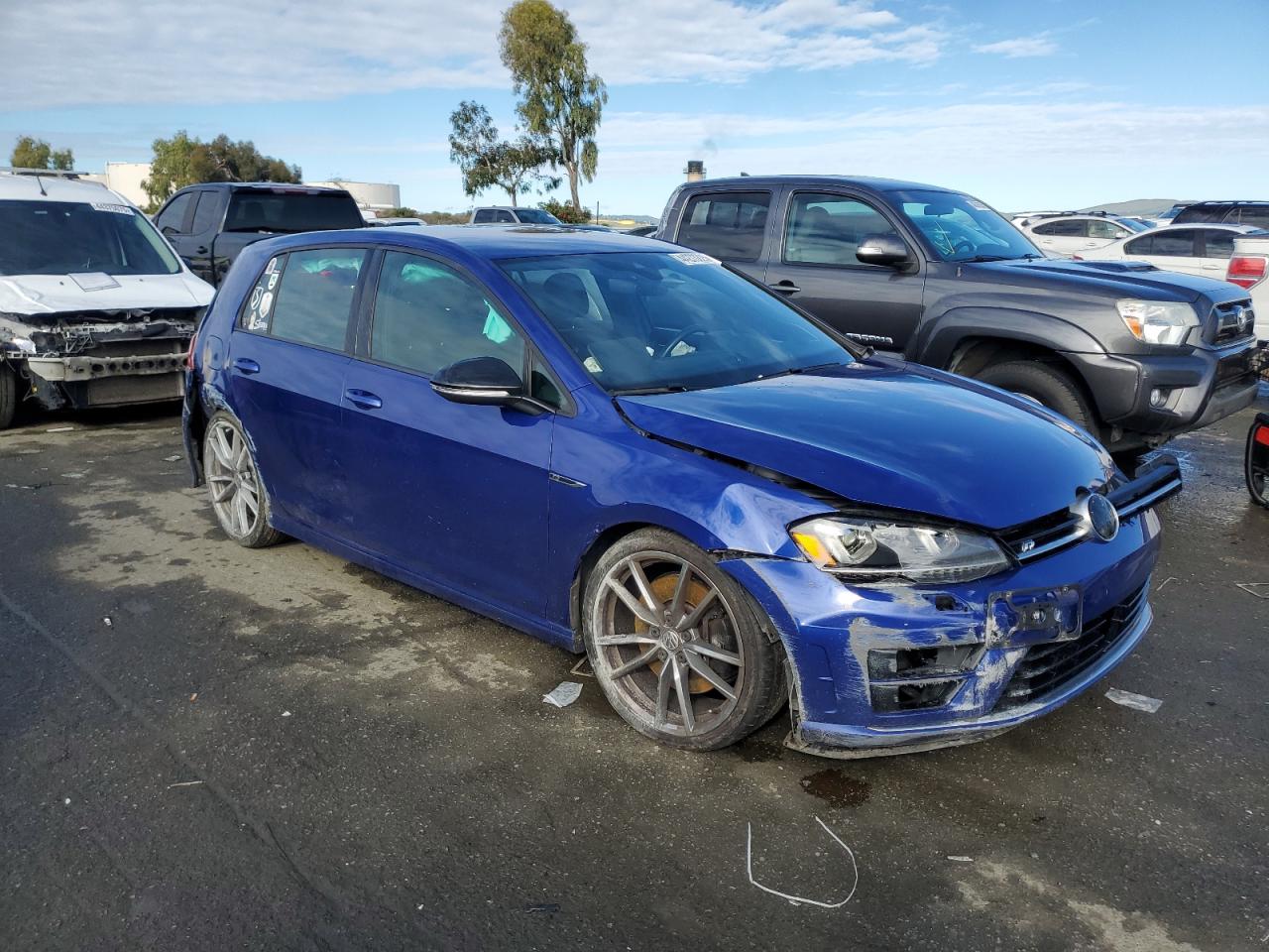 2017 Volkswagen Golf - Image 4