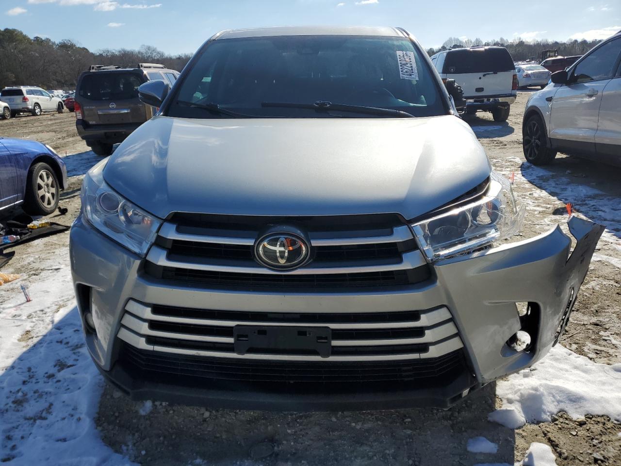 2017 Toyota Highlander - Image 5