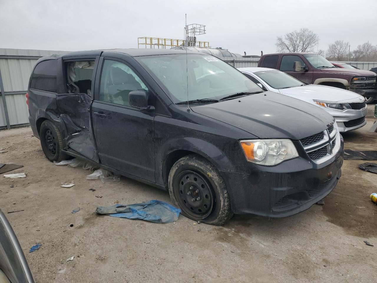 2018 Dodge Caravan - Image 4