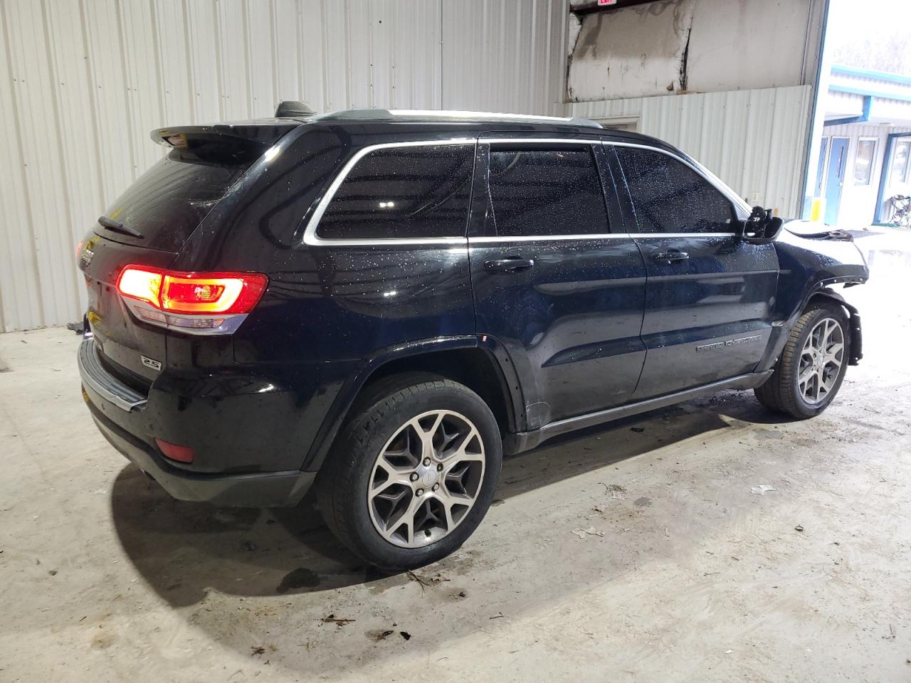 2018 Jeep Grand Cherokee - Image 3