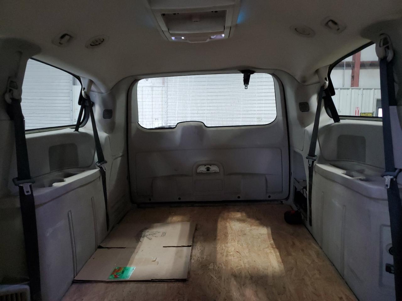 2010 Dodge Caravan - Image 10