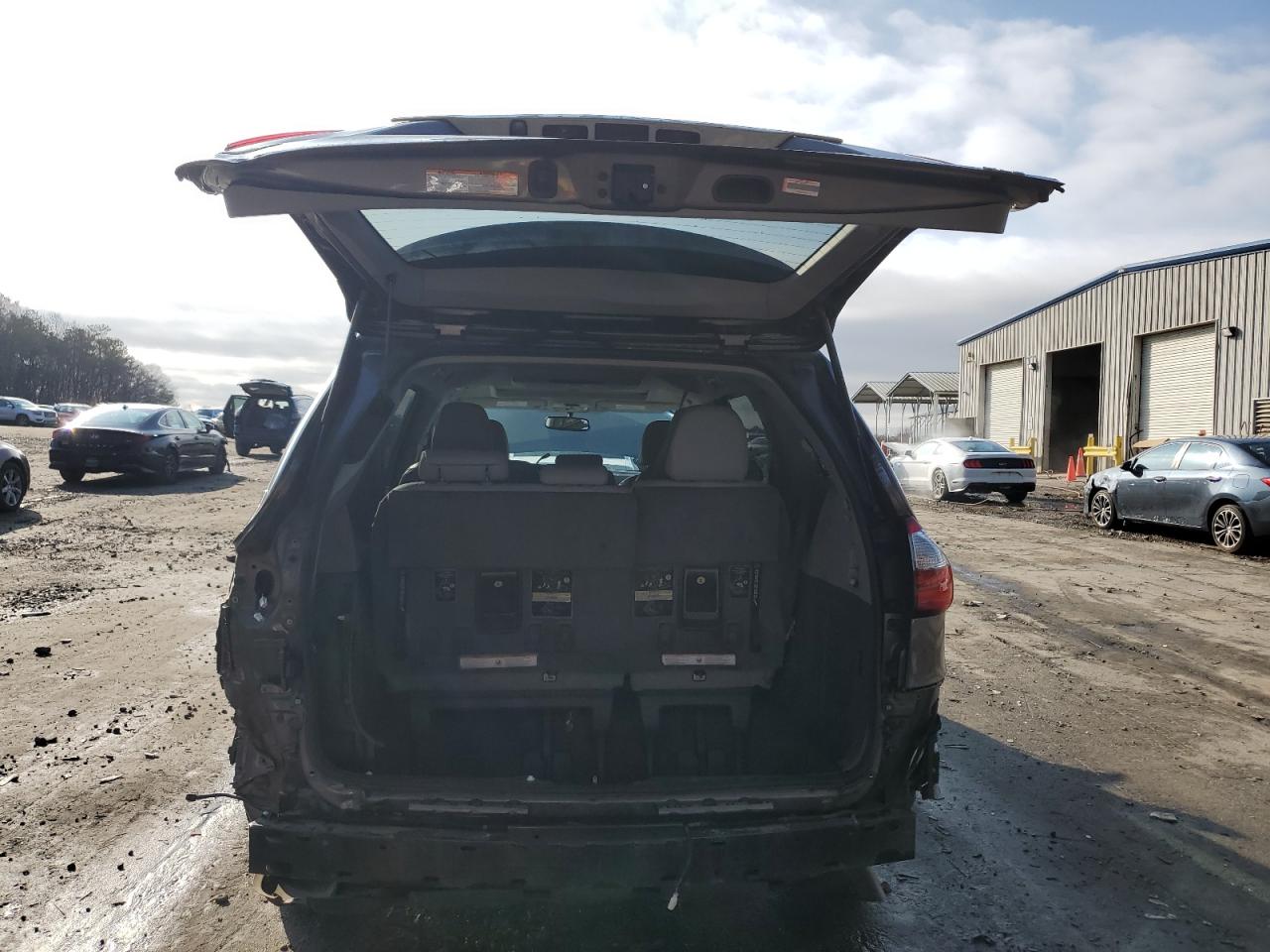 2016 Toyota Sienna - Image 6