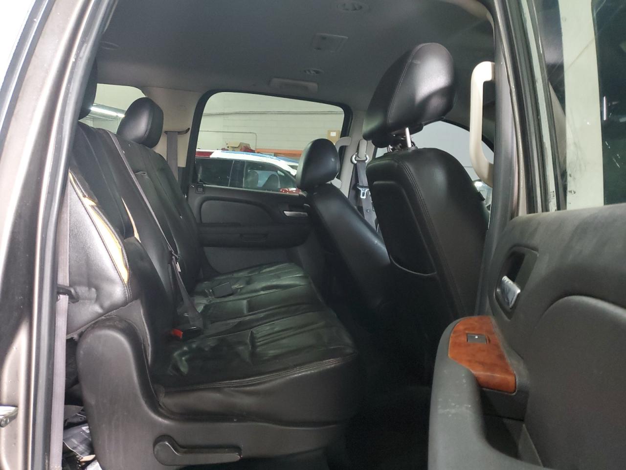 2012 Chevrolet Suburban - Image 11