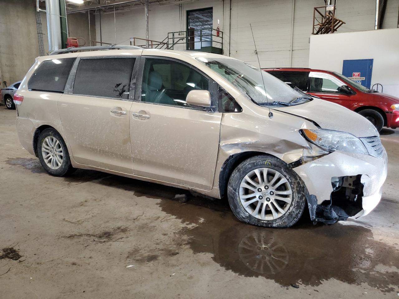 2014 Toyota Sienna - Image 4