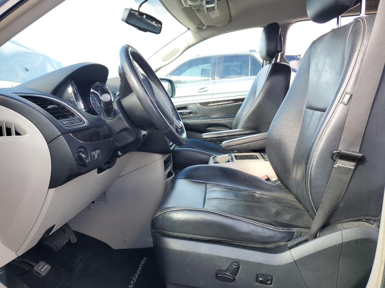 2012 Chrysler Town & Country - Image 7