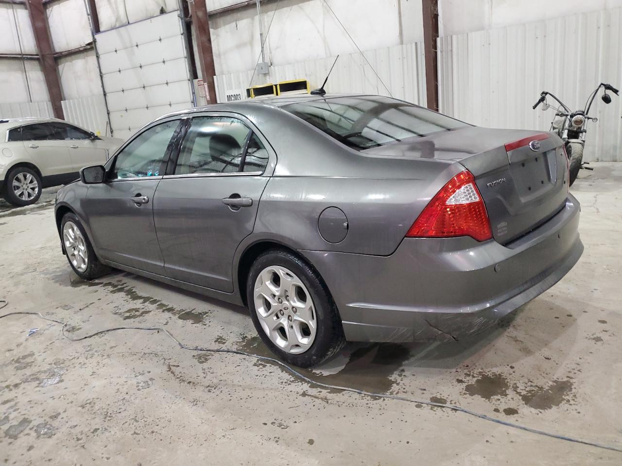 2010 Ford Fusion - Image 2
