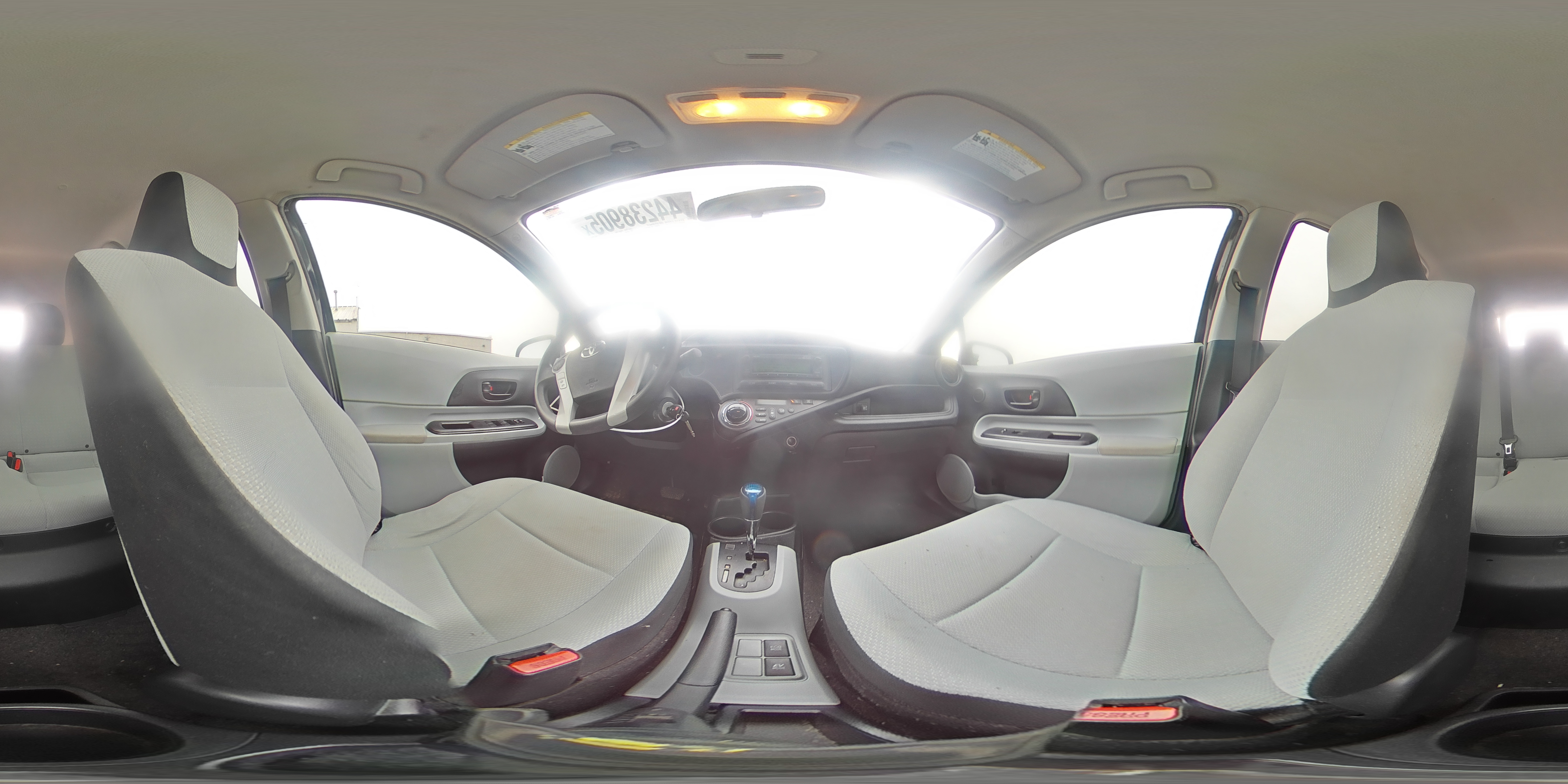 2014 Toyota Prius - Image 16