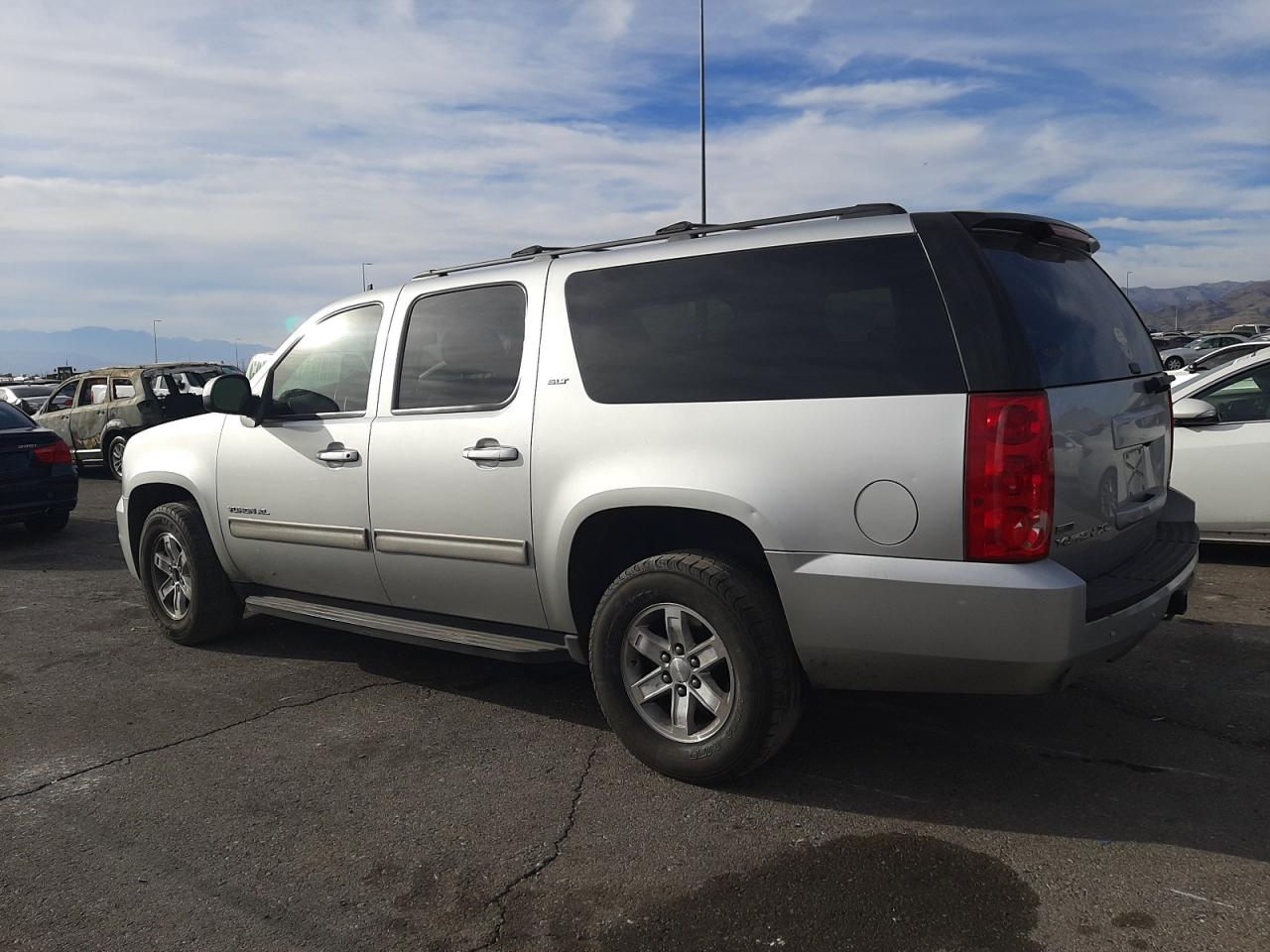 2012 GMC Yukon - Image 2