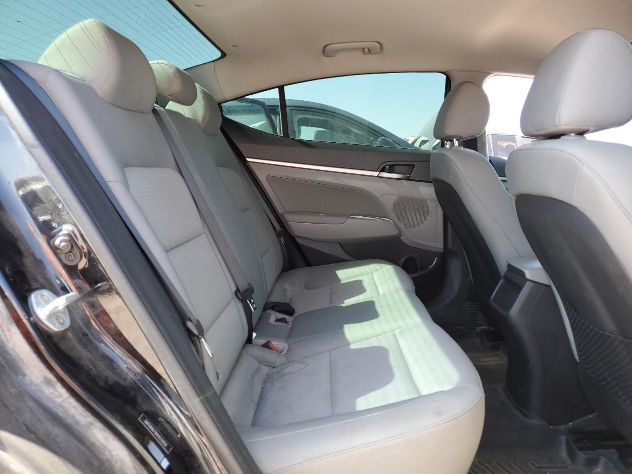 2017 Hyundai Elantra - Image 10