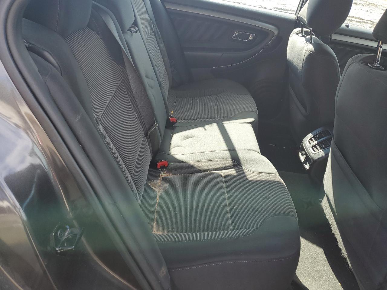 2015 Ford Taurus - Image 10