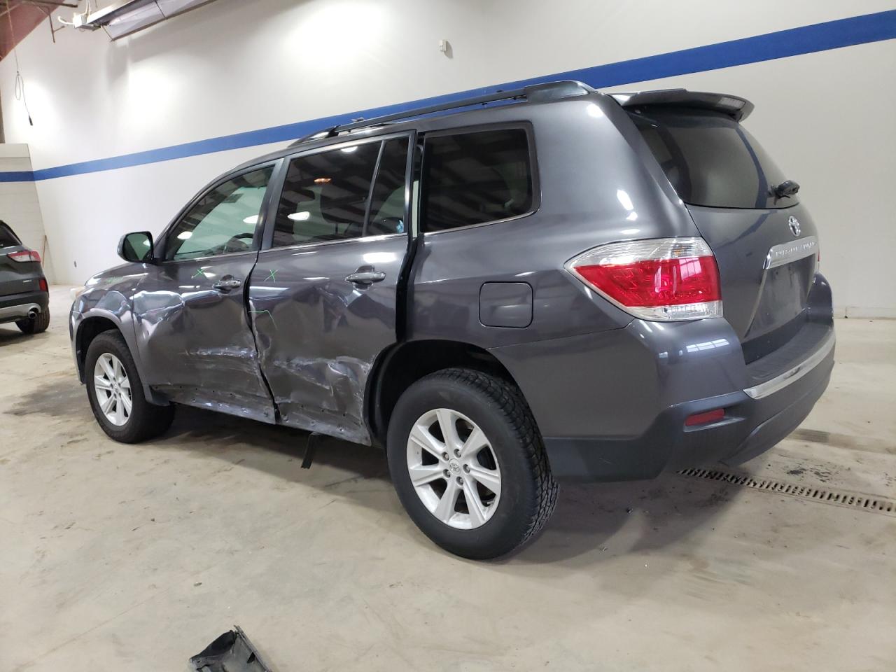 2013 Toyota Highlander - Image 2