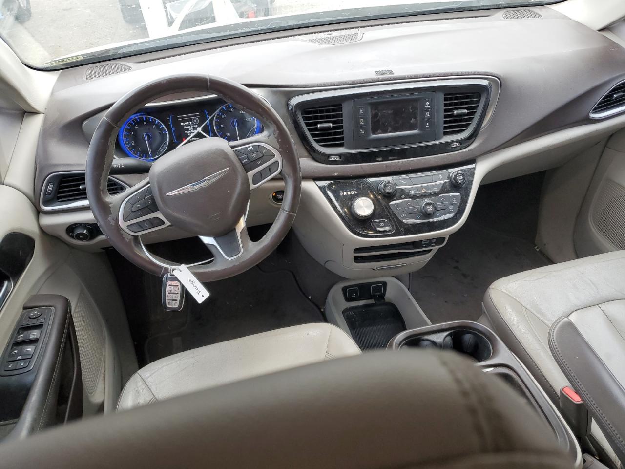 2017 Chrysler Pacifica - Image 8