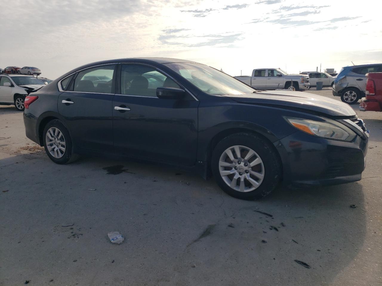 2016 Nissan Altima - Image 4