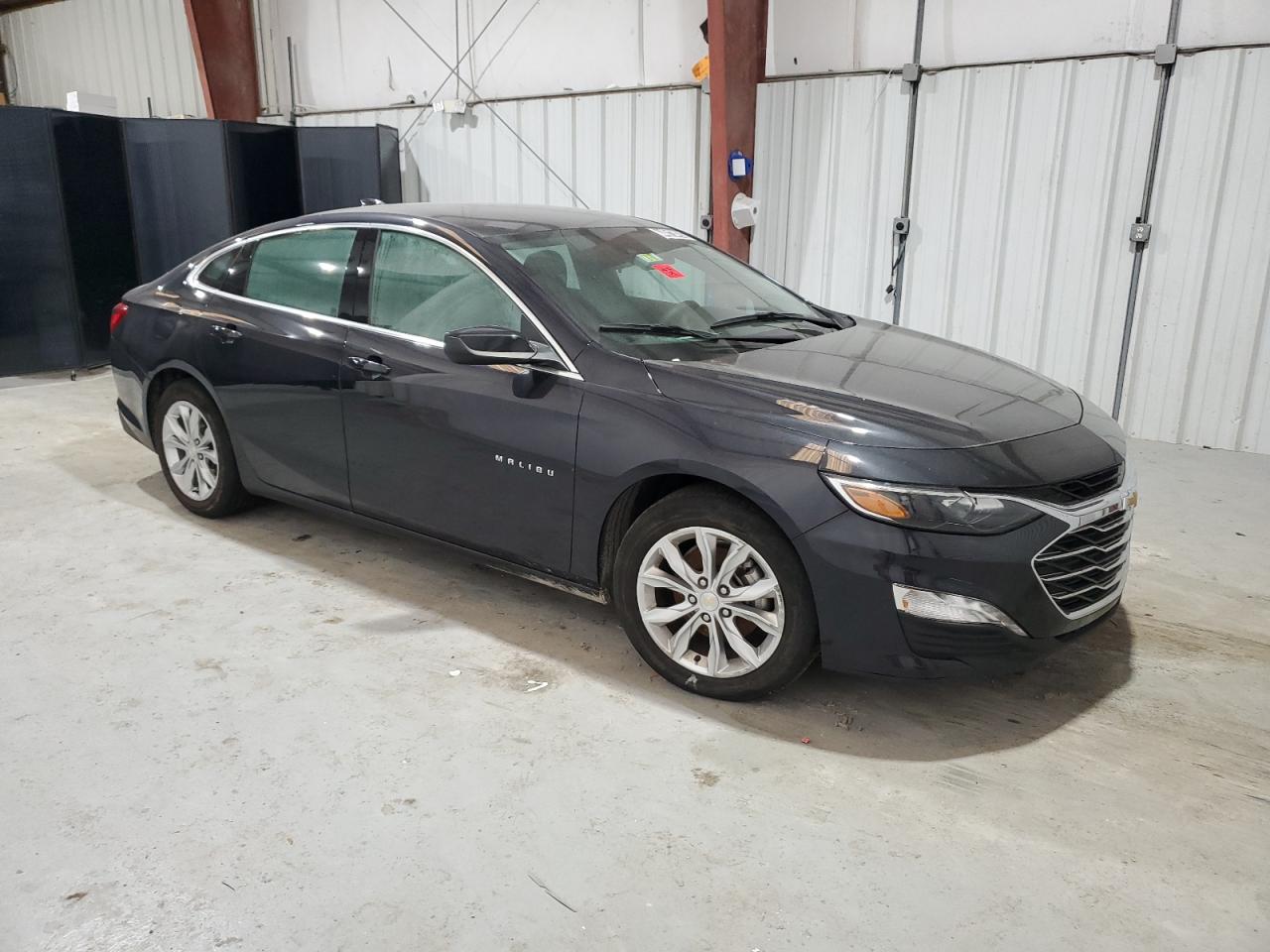 2023 Chevrolet Malibu - Image 4
