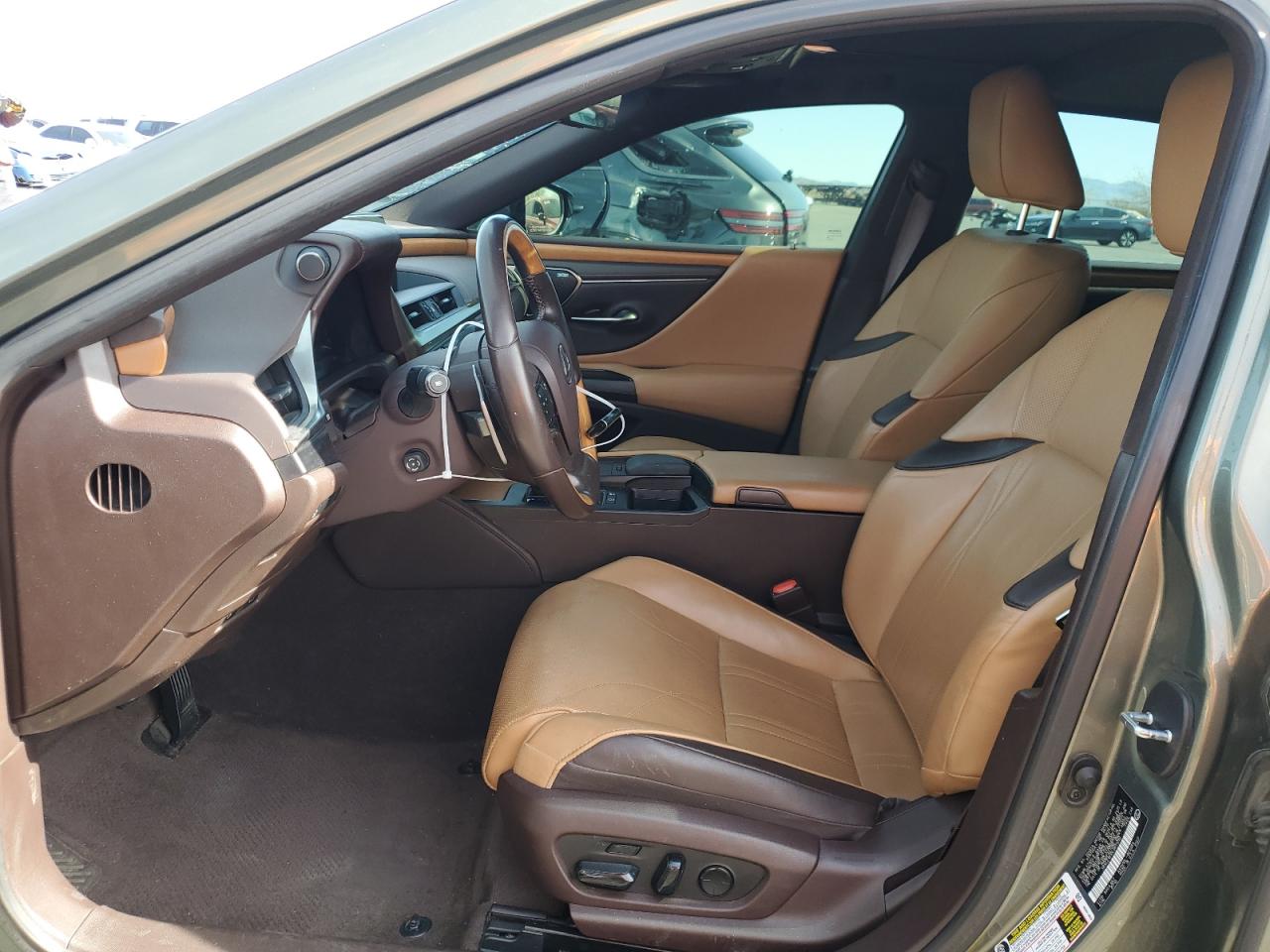 2020 Lexus ES - Image 7