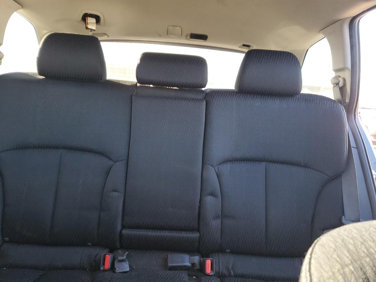 2010 Subaru Outback - Image 10