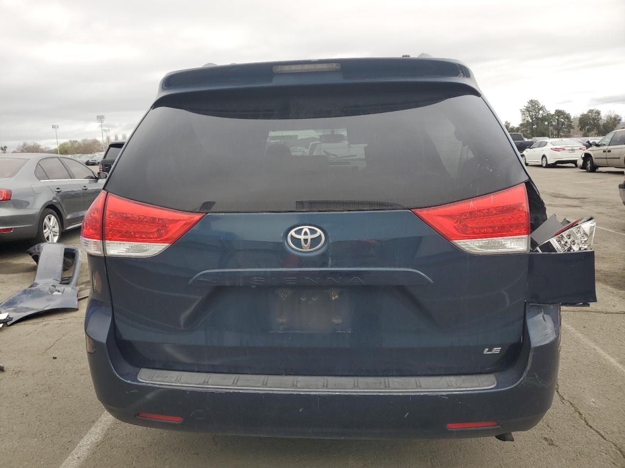 2011 Toyota Sienna - Image 6