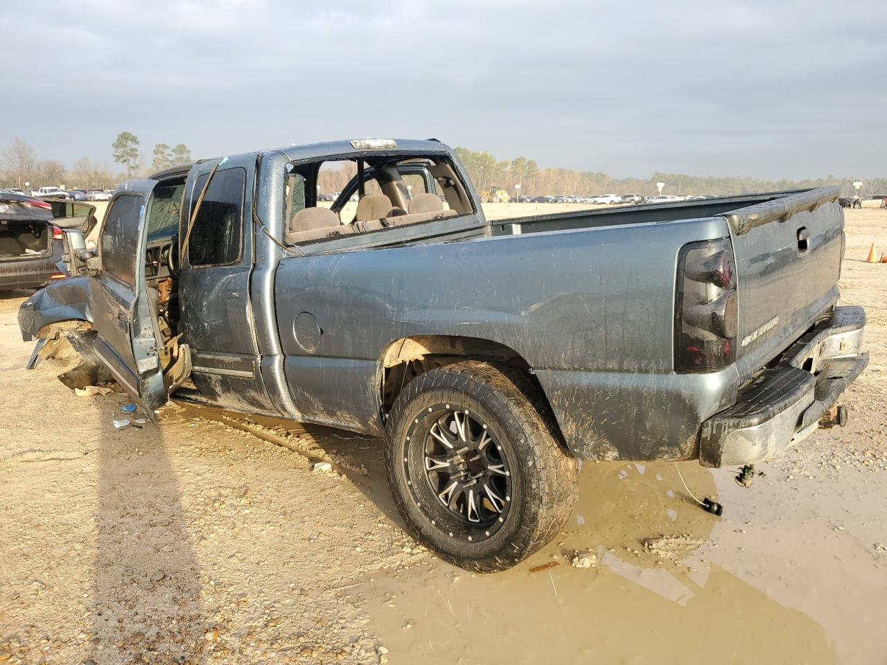2006 Chevrolet Silverado - Image 2
