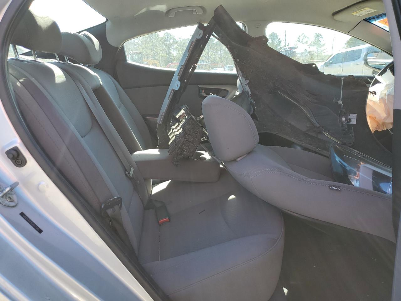 2015 Hyundai Elantra - Image 10