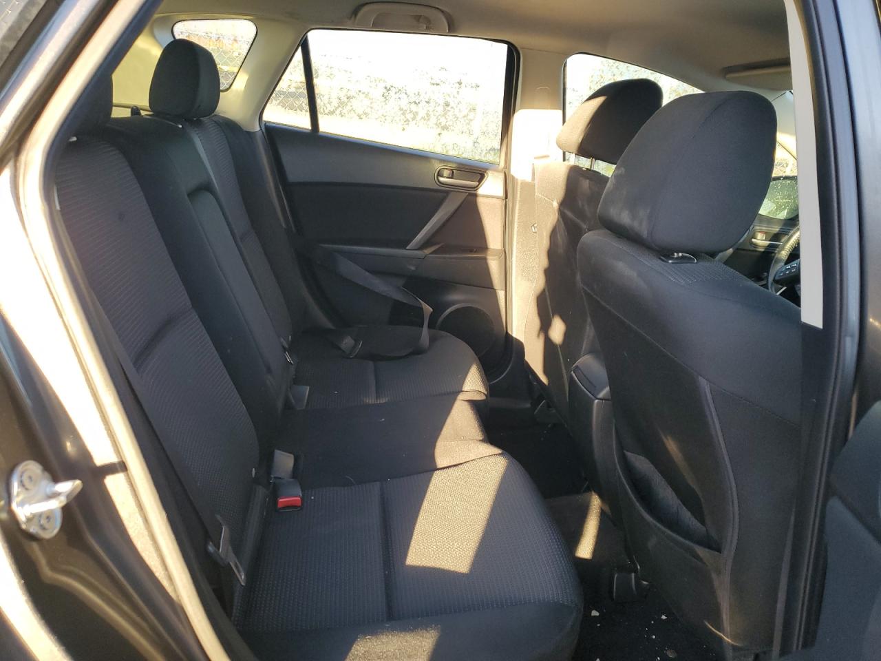 2013 Mazda 3 - Image 11