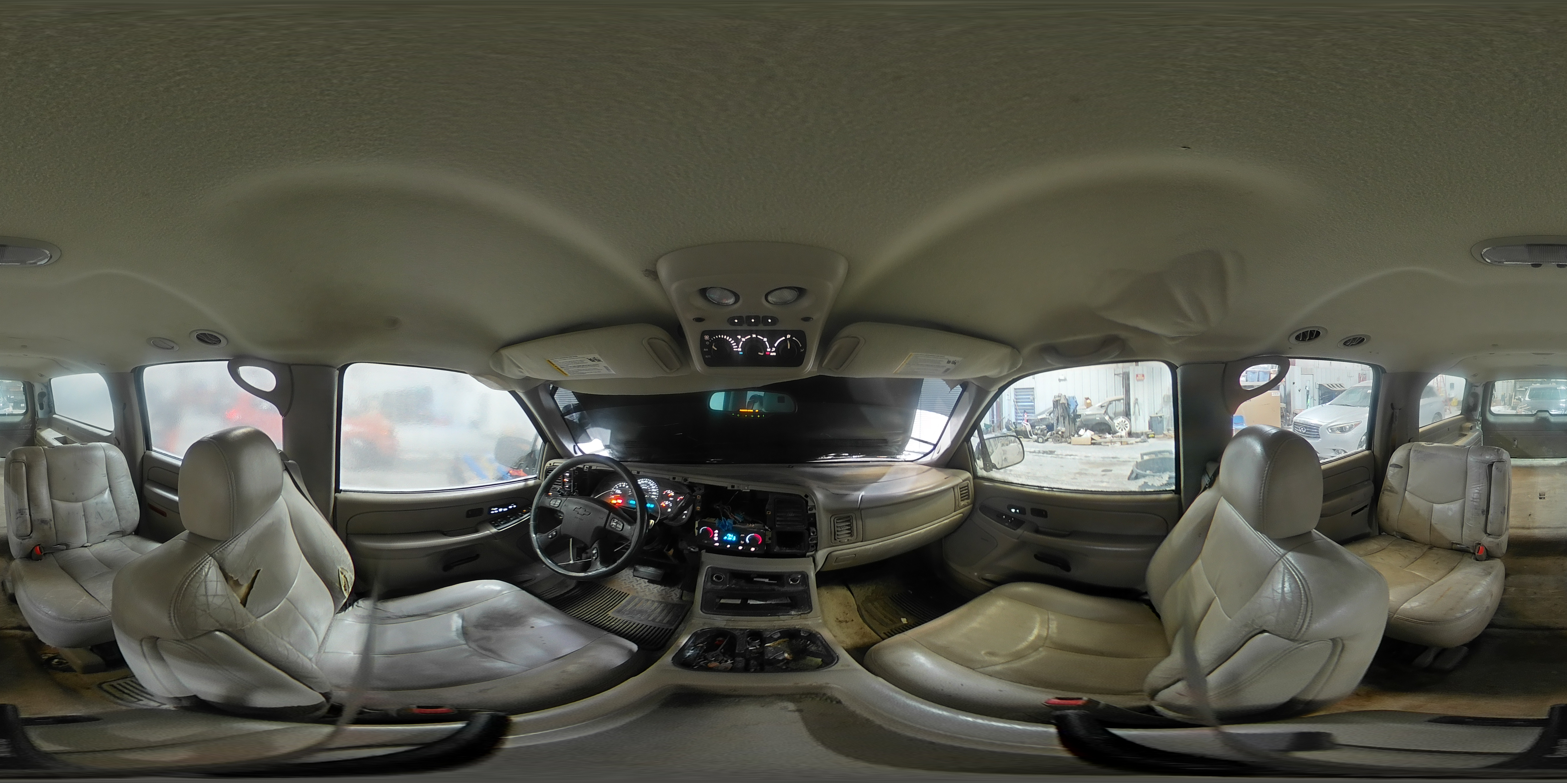 2004 Chevrolet Suburban - Image 13