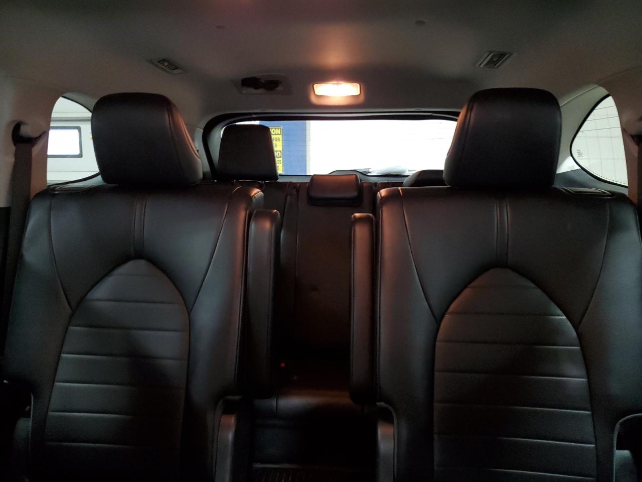 2022 Toyota Highlander - Image 10