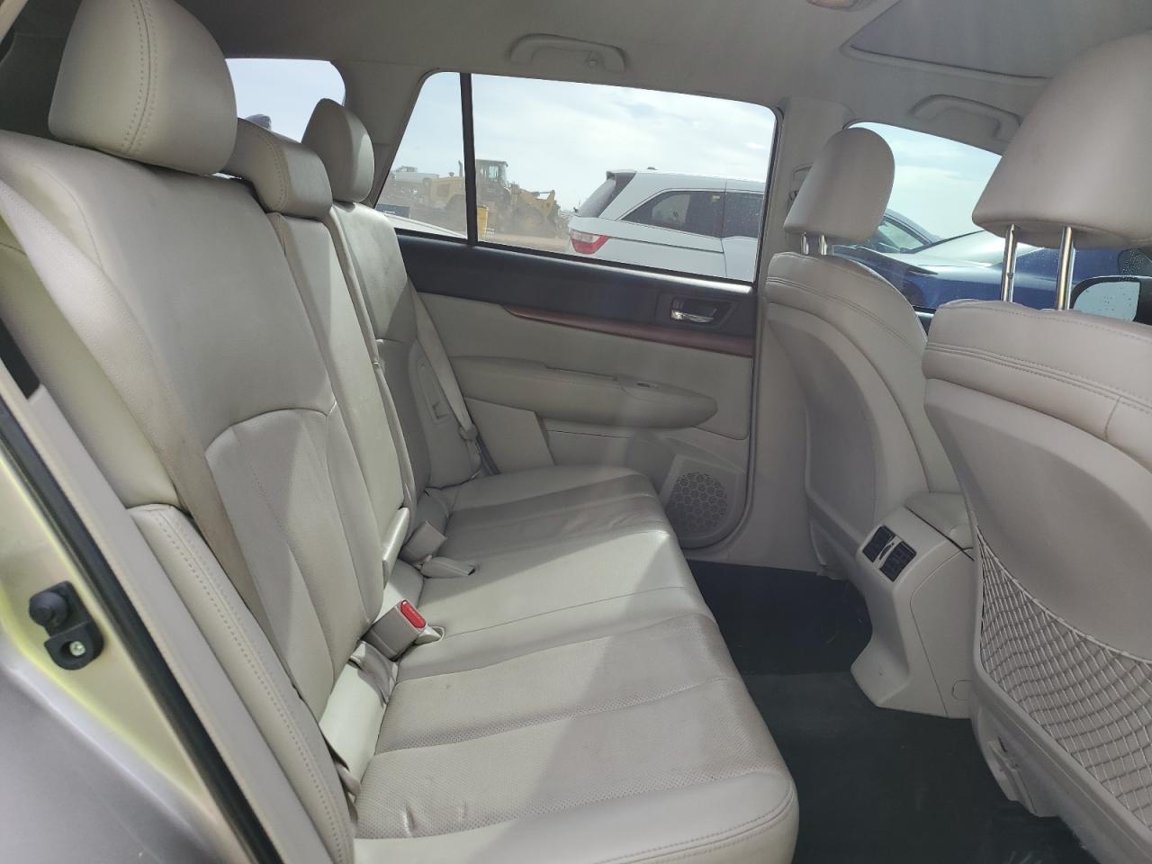 2014 Subaru Outback - Image 11