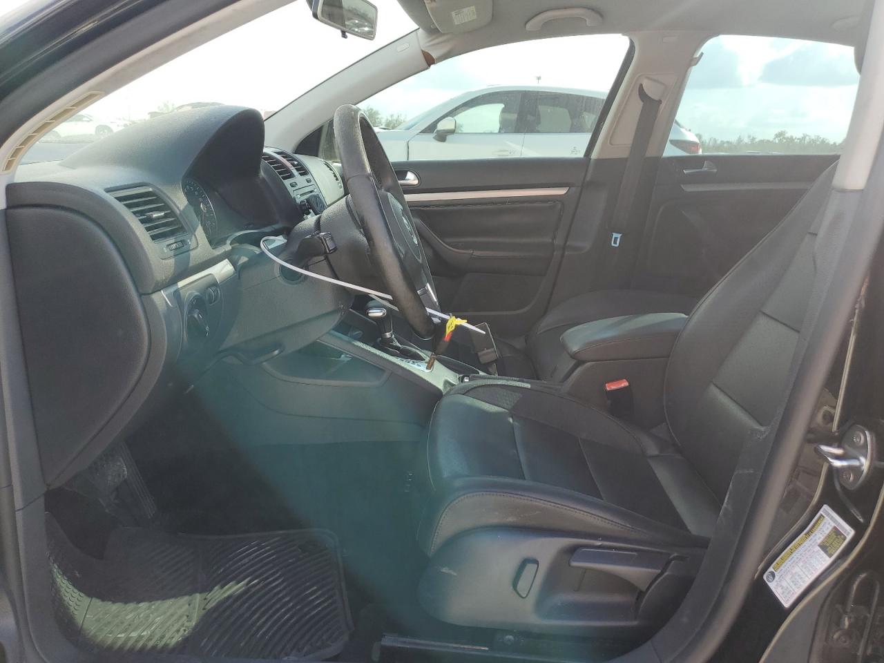2010 Volkswagen Jetta - Image 7