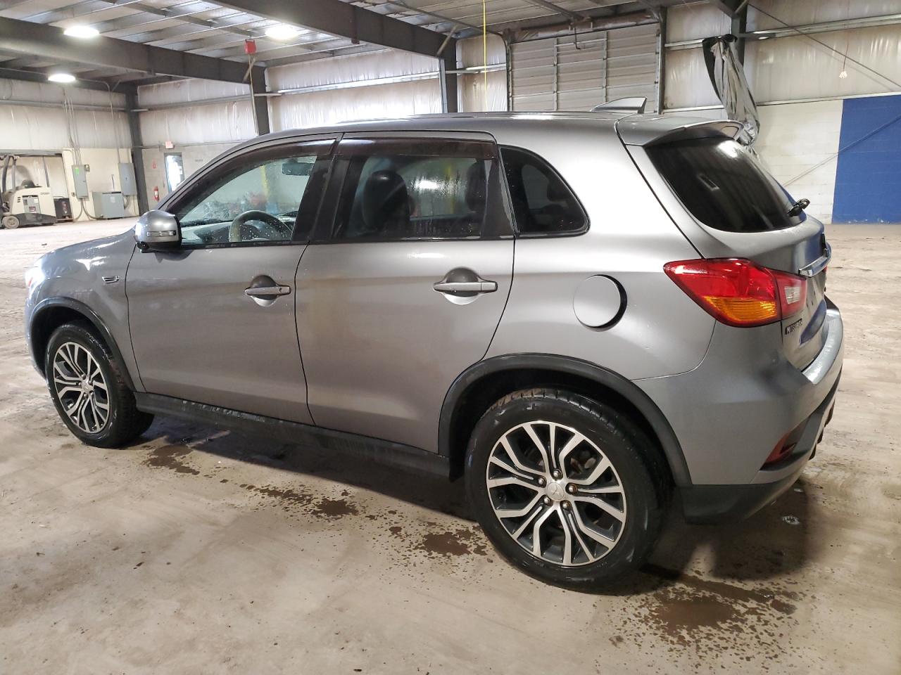 2019 Mitsubishi Outlander - Image 2