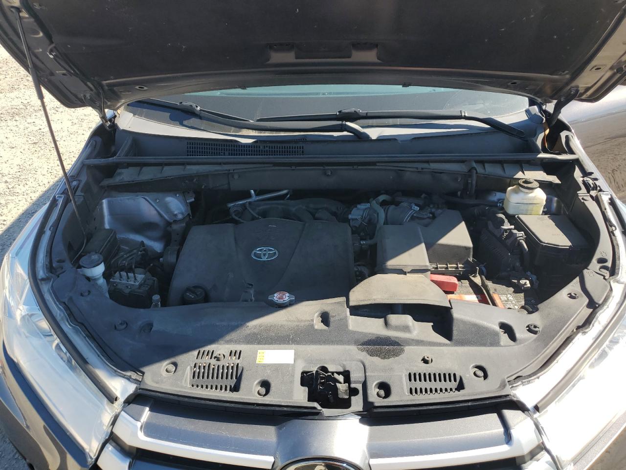 2019 Toyota Highlander - Image 12