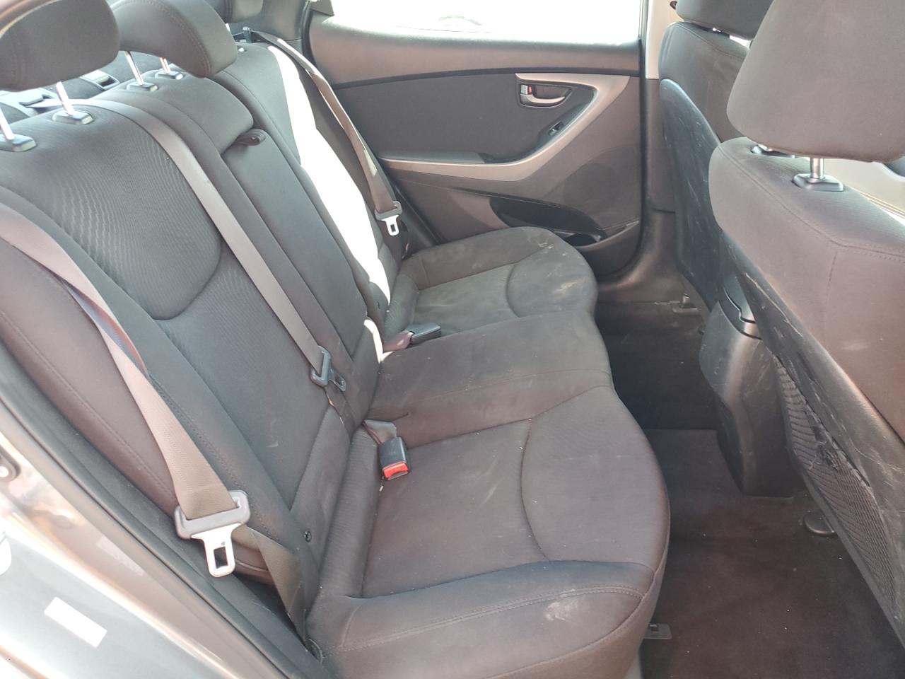 2016 Hyundai Elantra - Image 10