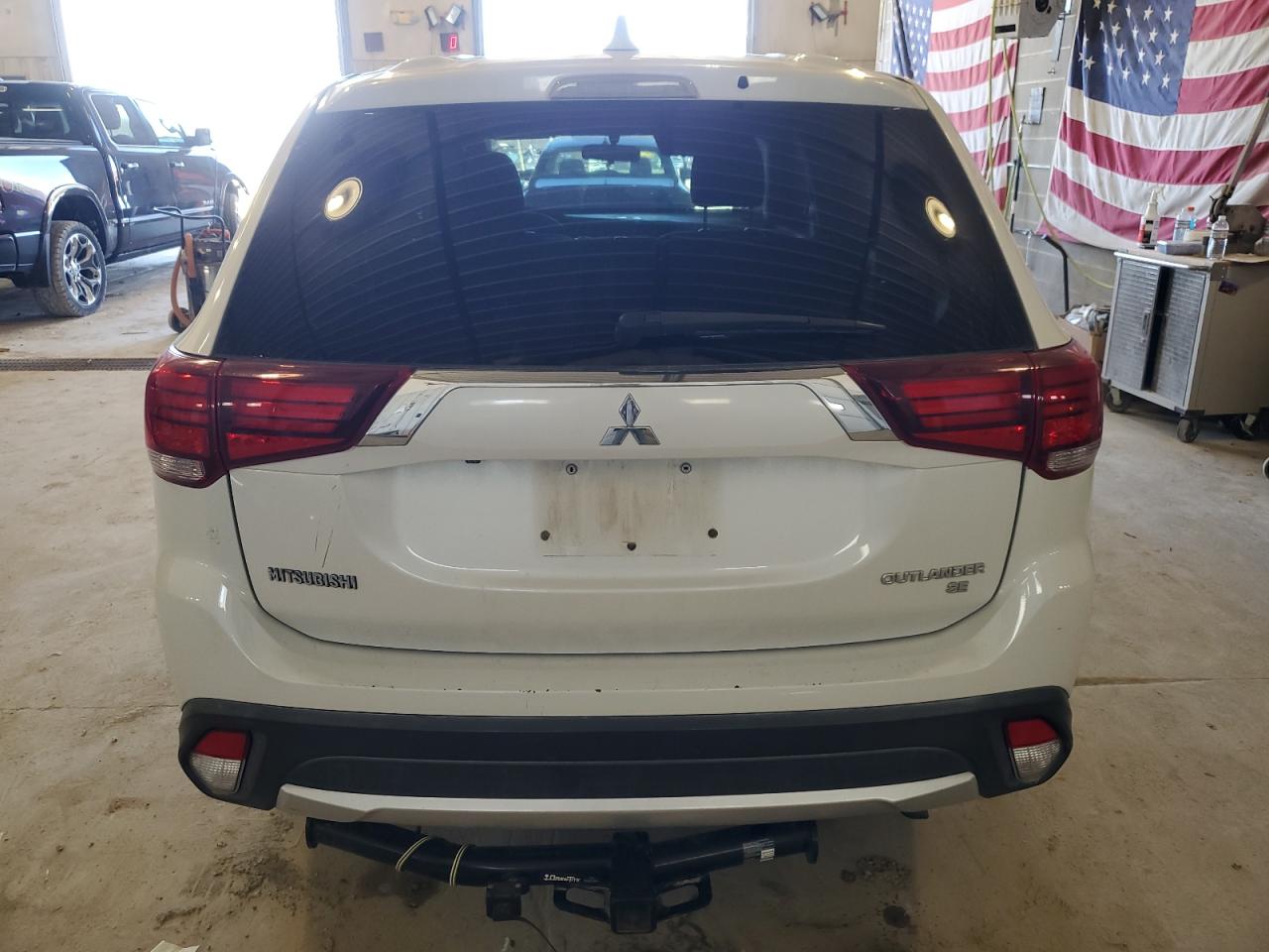 2017 Mitsubishi Outlander - Image 6