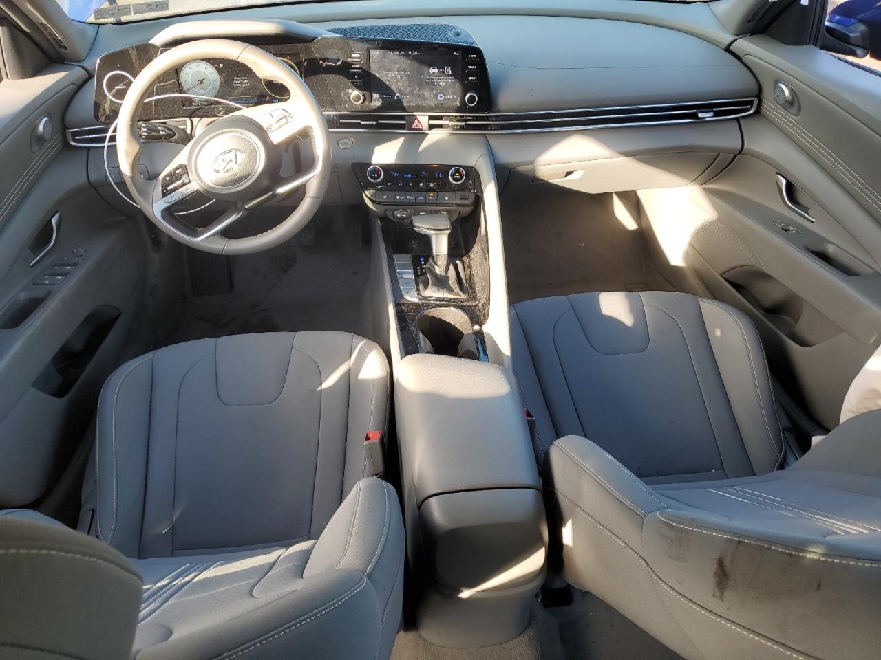 2022 Hyundai Elantra - Image 8