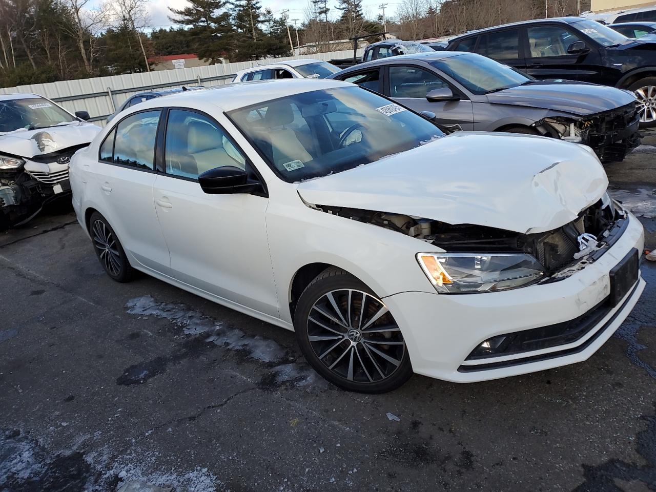 2016 Volkswagen Jetta - Image 4