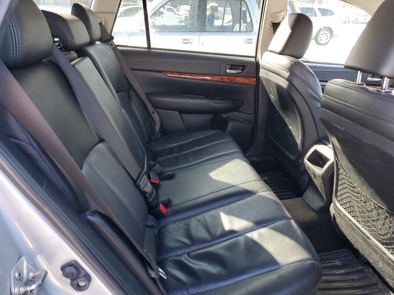 2012 Subaru Outback - Image 11