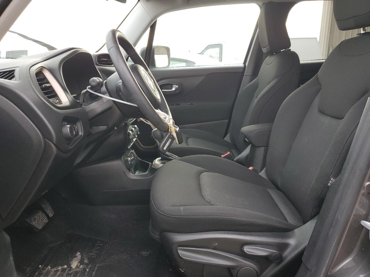 2017 Jeep Renegade - Image 7