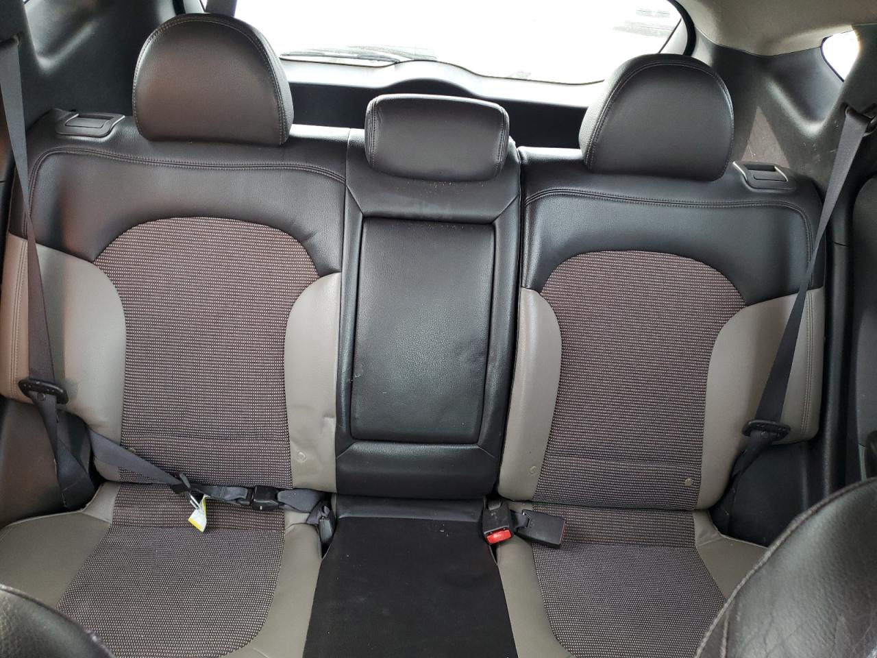 2011 Hyundai Tucson - Image 10
