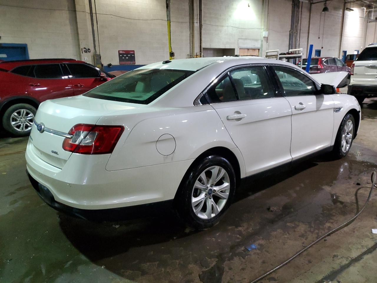 2011 Ford Taurus - Image 3