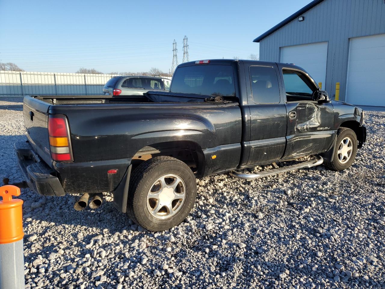 2004 GMC Sierra - Image 3