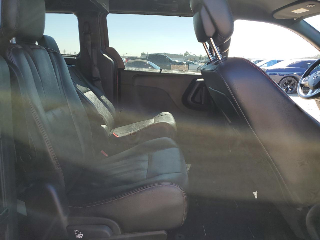 2019 Dodge Caravan - Image 11