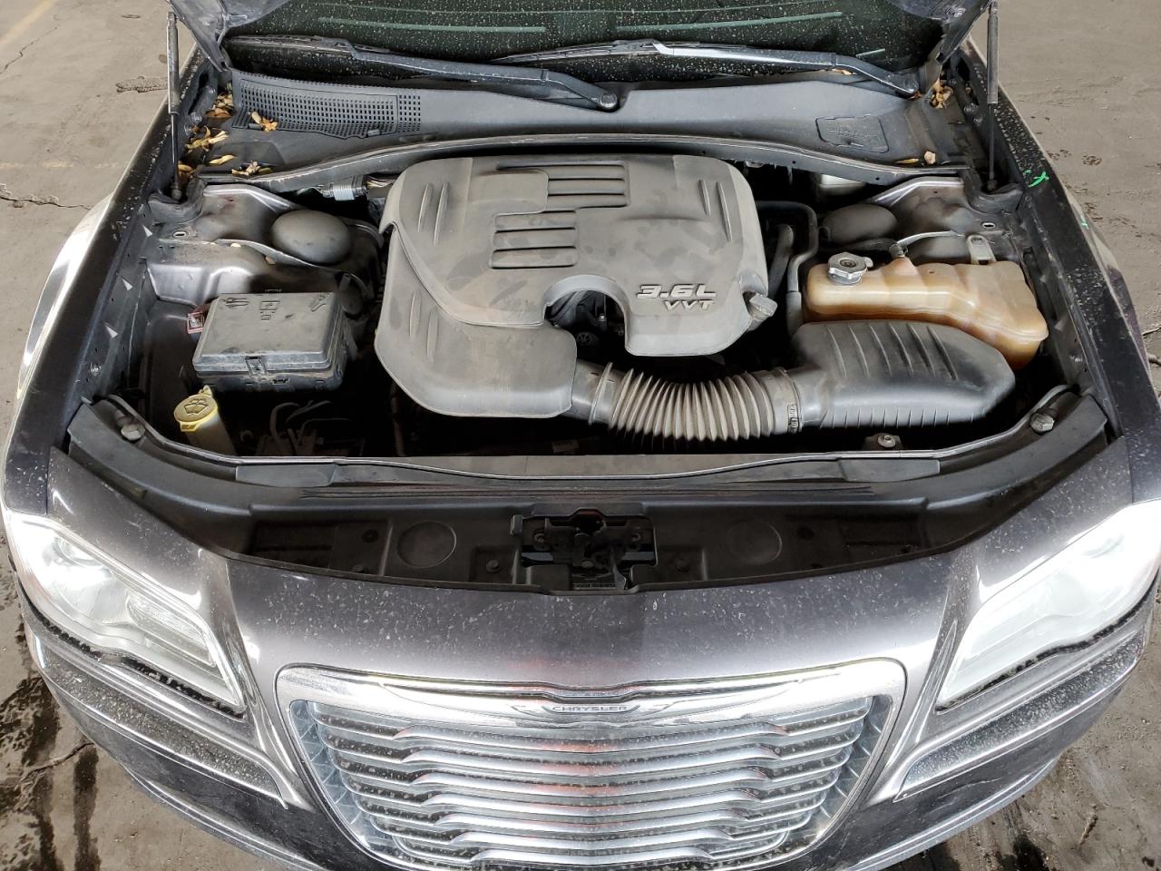 2014 Chrysler 300 - Image 11