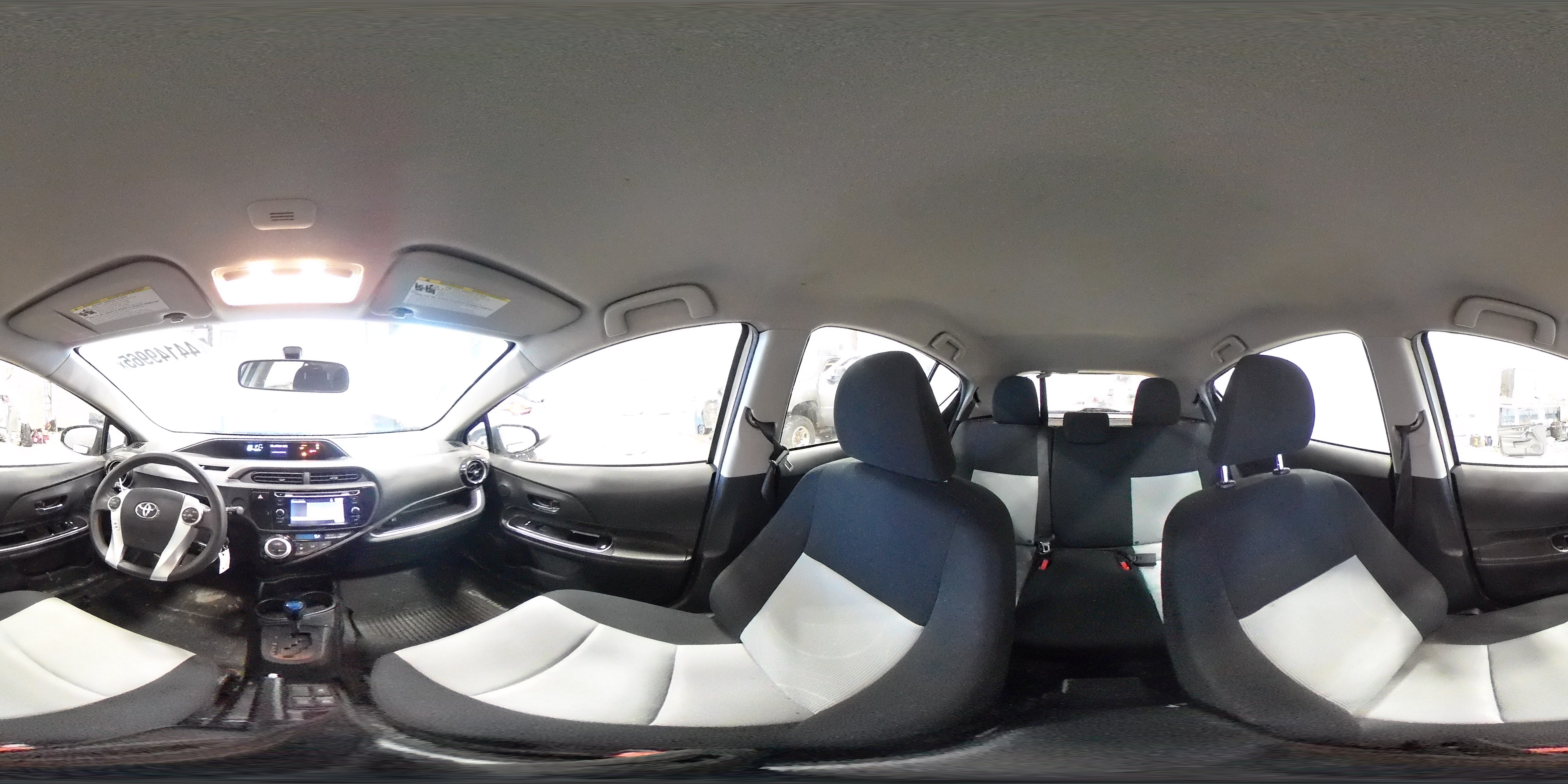 2016 Toyota Prius - Image 14
