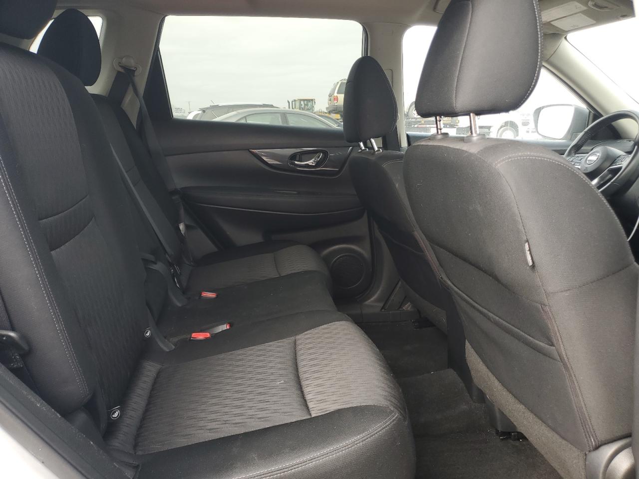 2018 Nissan Rogue - Image 11