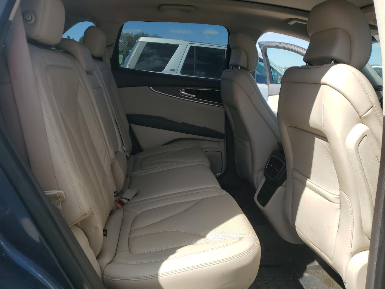 2018 Lincoln MKX - Image 11