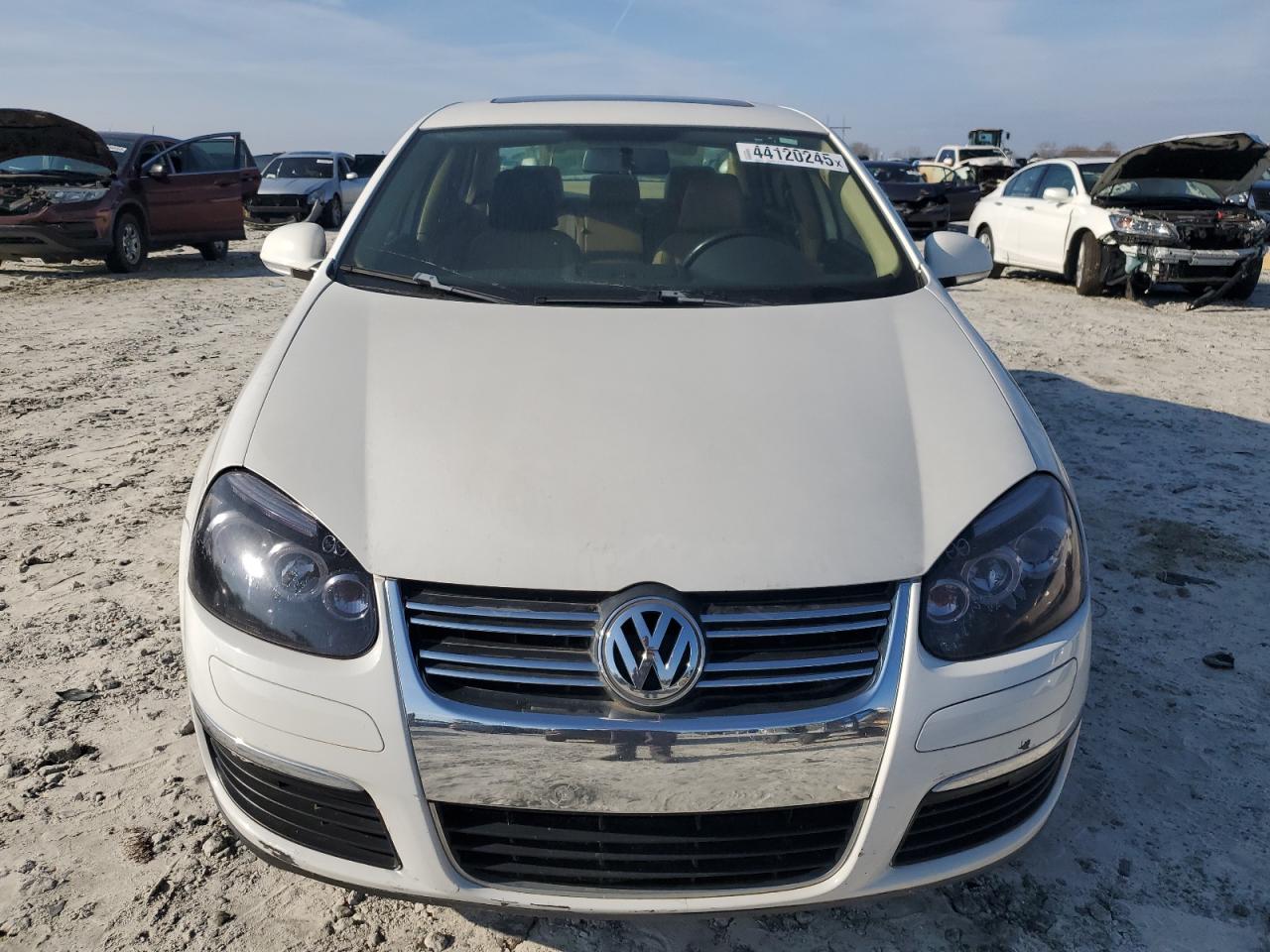 2009 Volkswagen Jetta - Image 5