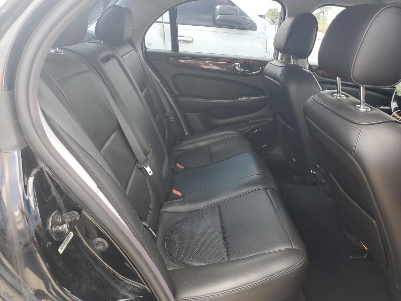 2008 Jaguar XJR - Image 10